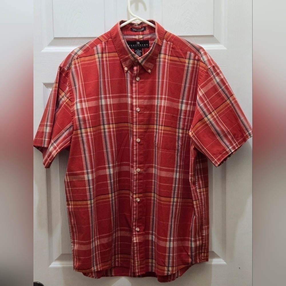 Consenus / Men's Short Sleeve Button Down Shirt / Size L